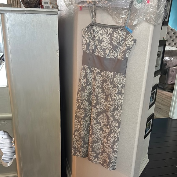 LOFT Gray damask Print dress. Removable spaghetti straps. Convertible strapless - Picture 1 of 10